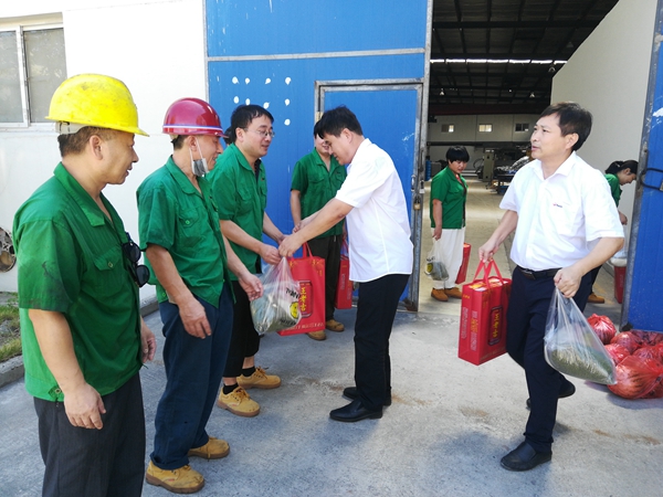 高溫慰問(wèn)1.jpg 高溫慰問(wèn)1.jpg