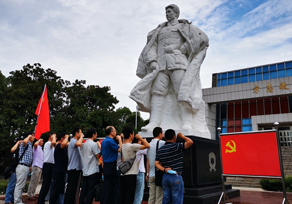機關(guān)紅色教育.jpg 機關(guān)紅色教育.jpg