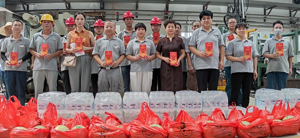 余曉琴慰問(wèn).jpg 余曉琴慰問(wèn).jpg
