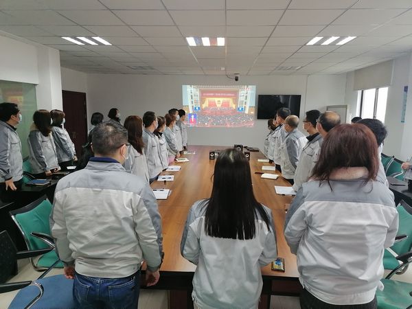 收看兩會(huì ).jpg